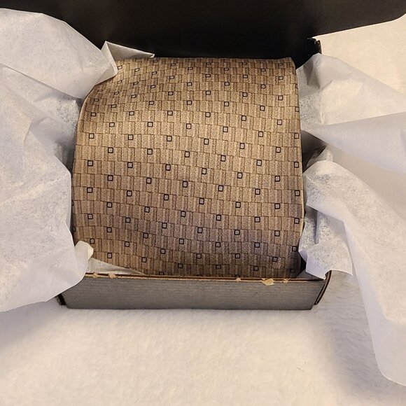 Jones New York Men's Tie 100% Imported Silk Made In USA Tan Geometric Pattern - Picture 10 of 10